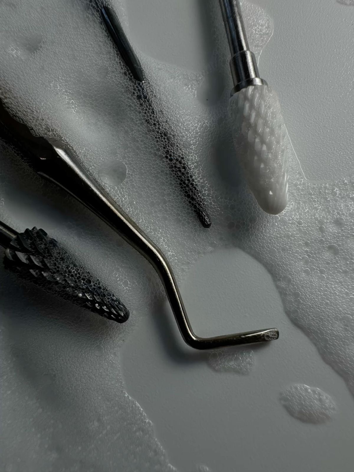 Schoongemaakte manicure-instrumenten van JOA Nail Bar Amsterdam